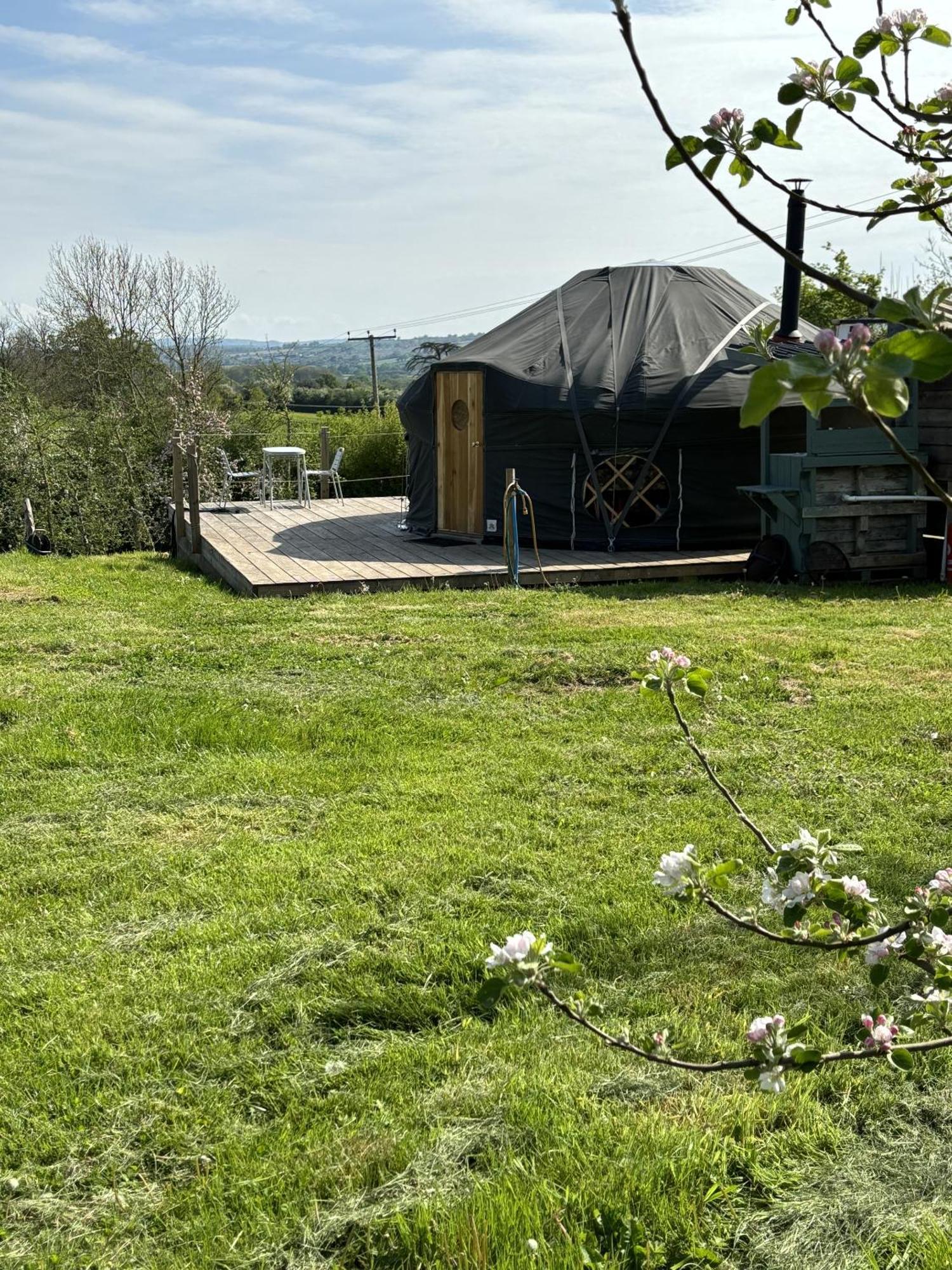 فيلا Dragon Orchard Retreat ليدبوري الغرفة الصورة
