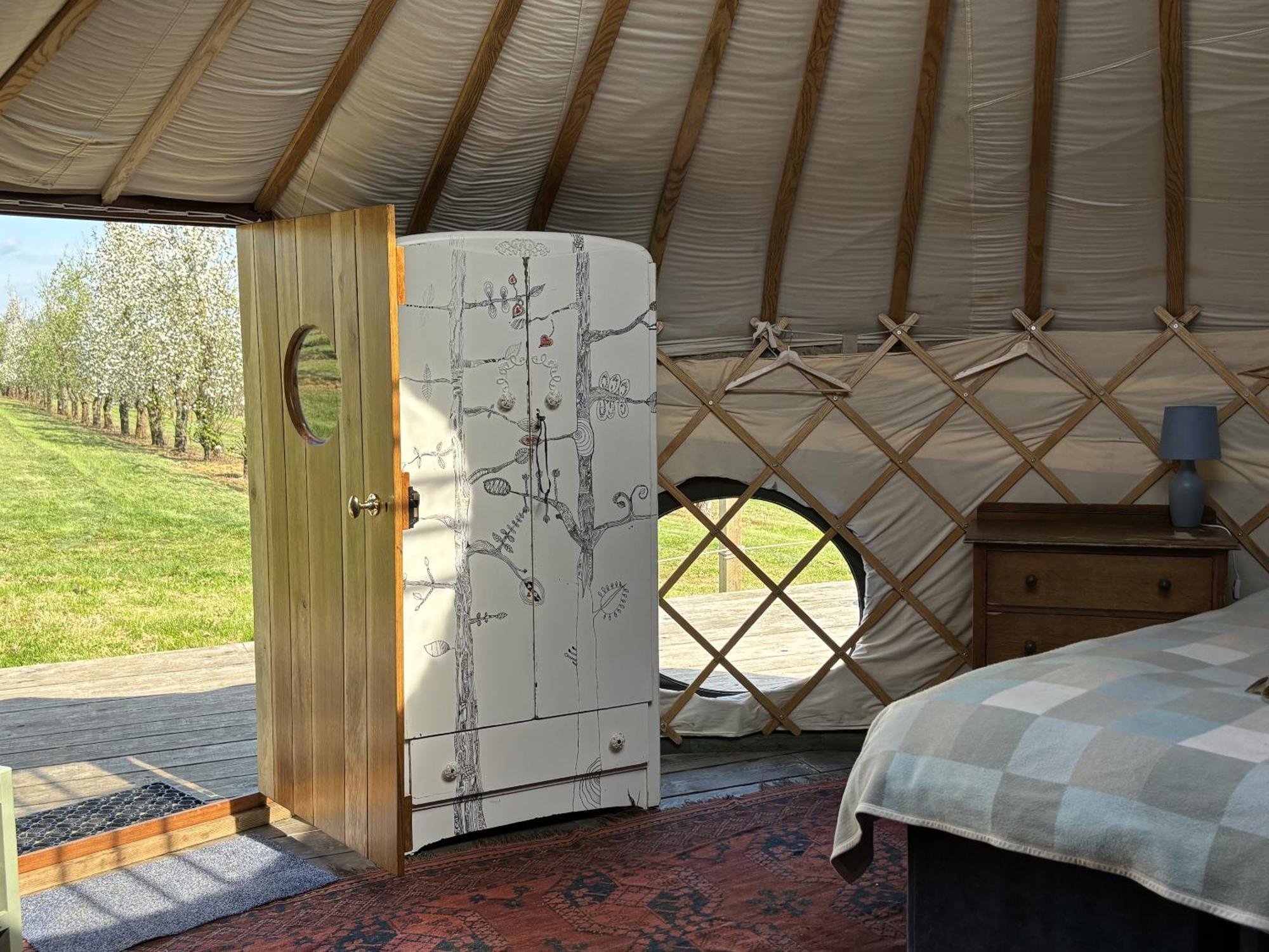 فيلا Dragon Orchard Retreat ليدبوري الغرفة الصورة